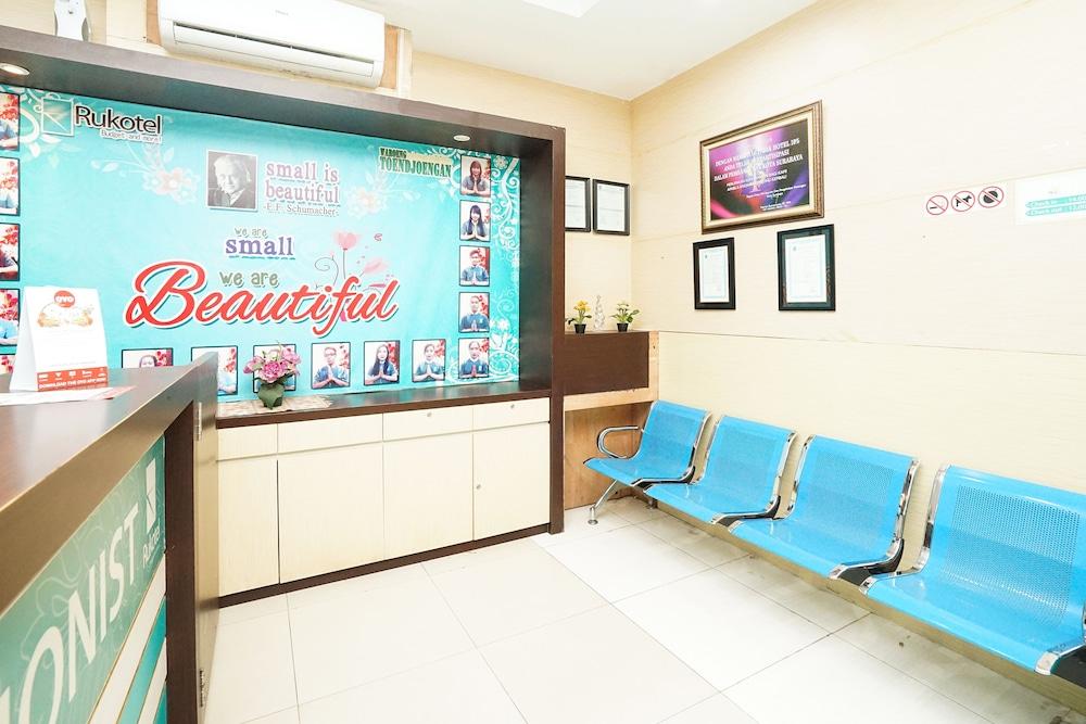 Oyo 277 Rukotel Near Rsu Adi Husada Undaan Kota Surabaya Eksteriør bilde